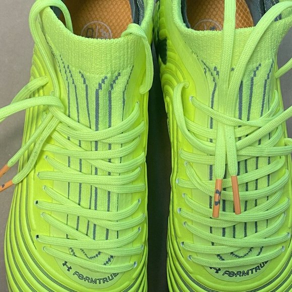 Under Armour Magnetico Control Pro MDFG Cleats Volt 3022144-301 Men Size 7 NWOB